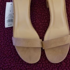 Beige summer sandals - size 9 - NEW